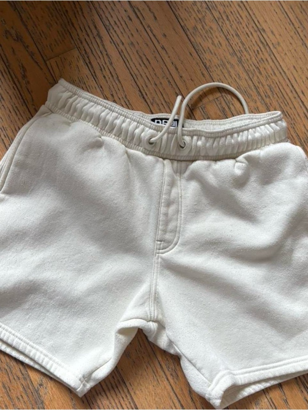 DRY ESSENTIALS Cream Sweat Shorts men’s small/medium
